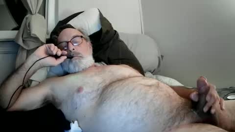 Snapshot of mrjames59 chatting on December 7, 5:26 am mrjames59 online show from December 7, 5:26 am