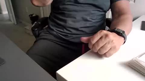 Snapshot of muscleddaddy chatting on October 23, 5:27 pm Muscleddaddy online show from October 23, 5:27 pm