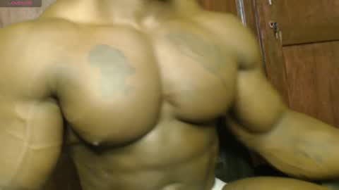 musclegod23 online show from September 19, 11:10 am