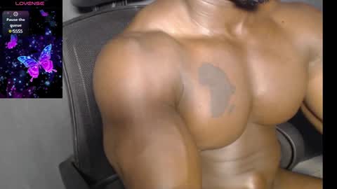 musclegod23 online show from December 14, 8:13 am