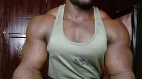 musclegod23 online show from April 11, 8:40 am