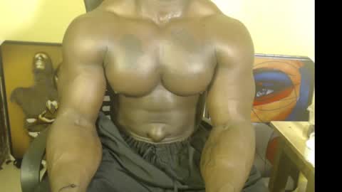 musclegod23 online show from March 4, 12:39 am
