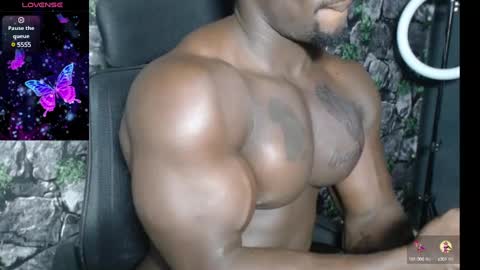 musclegod23 online show from December 25, 12:05 am