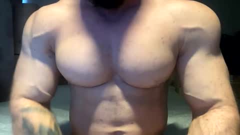 Snapshot of muscularjuggler chatting on October 31, 6:15 am muscularjuggler online show from October 31, 6:15 am