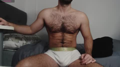 Snapshot of myhairymacho chatting on February 22, 2:39 am Juan  OF  myhairymacho online show from February 22, 2:39 am