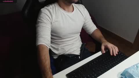 Snapshot of myhairymacho chatting on March 9, 1:35 am Juan  OF  myhairymacho online show from March 9, 1:35 am