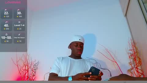 Snapshot of mylowallacee chatting on December 4, 4:49 pm Mylo Wallace  online show from December 4, 4:49 pm