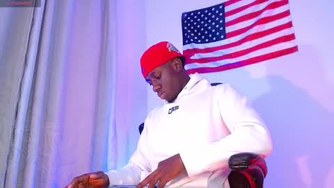 Mylo Wallace  online show from January 12, 11:25 am