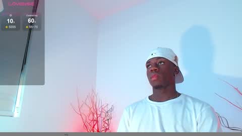 Snapshot of mylowallacee chatting on December 3, 5:55 pm Mylo Wallace  online show from December 3, 5:55 pm