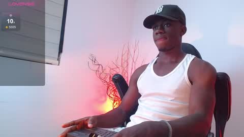 Snapshot of mylowallacee chatting on January 22, 4:44 am Mylo Wallace  online show from January 22, 4:44 am