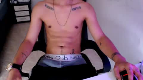 Snapshot of mysteryboy_thin16 chatting on February 19, 10:42 pm mysteryboy_thin16 online show from February 19, 10:42 pm