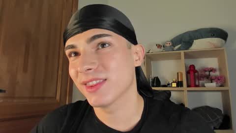 Snapshot of mystic_evan chatting on October 25, 12:01 am Evan Brown online show from October 25, 12:01 am