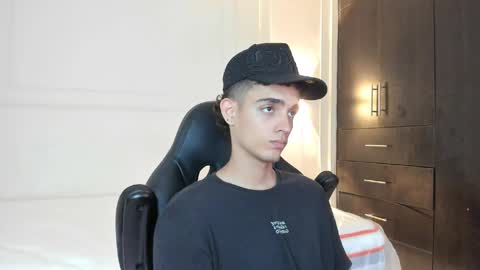 nathan_shimmer online show from April 16, 8:31 pm