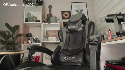 Snapshot of nathanharris207 chatting on October 1, 11:52 pm Nathan Harris online show from October 1, 11:52 pm