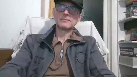 naturista25 online show from November 28, 7:38 pm