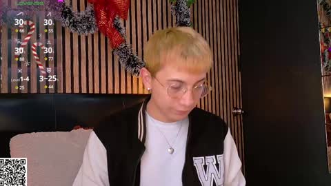 Snapshot of naughty__chris chatting on December 21, 12:38 pm Christopher  Chris online show from December 21, 12:38 pm