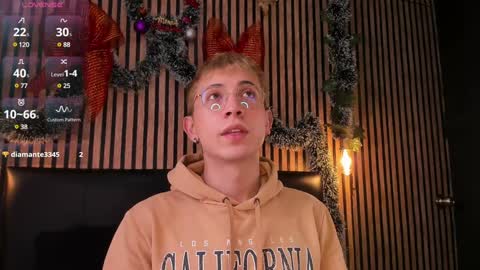 Snapshot of naughty__chris chatting on December 12, 12:33 pm Christopher  Chris online show from December 12, 12:33 pm