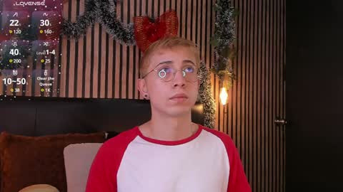 Snapshot of naughty__chris chatting on December 4, 12:36 pm Christopher  Chris online show from December 4, 12:36 pm