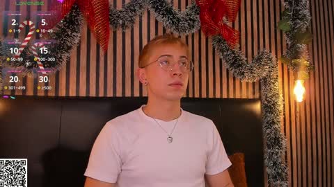 Snapshot of naughty__chris chatting on December 9, 12:31 pm Christopher  Chris online show from December 9, 12:31 pm