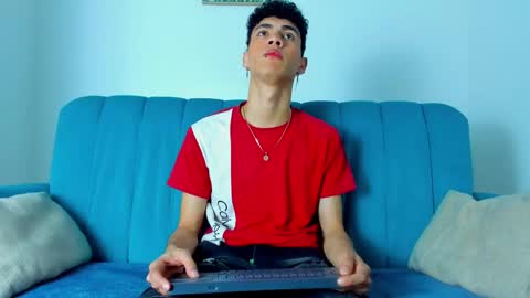 Snapshot of neoraptis chatting on March 3, 8:39 pm  NeoRaptis  jhonatan  online show from March 3, 8:39 pm