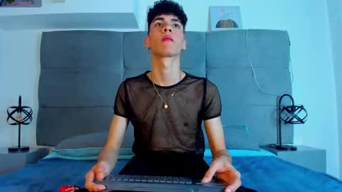 Snapshot of neoraptis chatting on February 15, 8:01 pm  NeoRaptis  jhonatan  online show from February 15, 8:01 pm