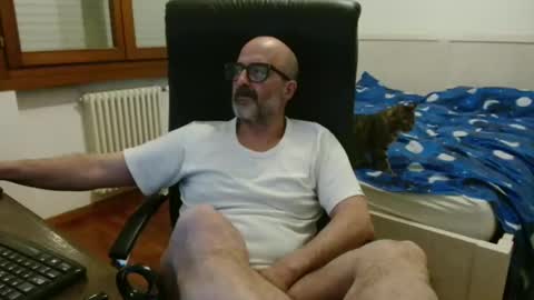 simi online show from April 14, 6:51 pm