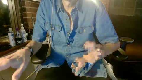 Snapshot of nfgwholoves2cum chatting on October 24, 11:17 pm NFG  Nice Friendly Guy  Dick online show from October 24, 11:17 pm