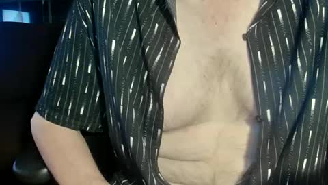 Snapshot of nfgwholoves2cum chatting on January 1, 2:41 am NFG  Nice Friendly Guy  Dick online show from January 1, 2:41 am