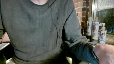 Snapshot of nfgwholoves2cum chatting on January 17, 10:16 pm NFG  Nice Friendly Guy  Dick online show from January 17, 10:16 pm