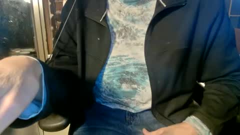 Snapshot of nfgwholoves2cum chatting on December 19, 12:45 am NFG  Nice Friendly Guy  Dick online show from December 19, 12:45 am