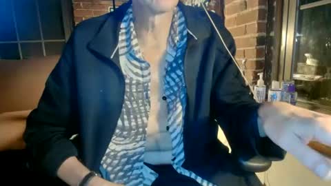 Snapshot of nfgwholoves2cum chatting on October 10, 12:04 am NFG  Nice Friendly Guy  Dick online show from October 10, 12:04 am