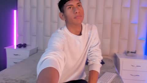 Snapshot of nick_collins20 chatting on March 1, 4:37 am Nick online show from March 1, 4:37 am