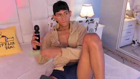 Snapshot of nick_collins20 chatting on October 16, 12:07 am Nick online show from October 16, 12:07 am