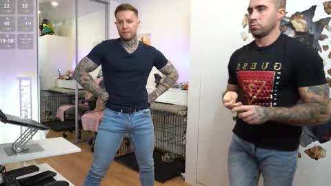 Snapshot of nick_howlenxx chatting on October 27, 1:35 pm nick_howlenxx online show from October 27, 1:35 pm