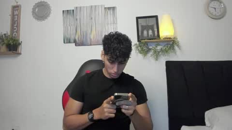 nick_nova online show from November 30, 1:24 pm