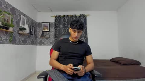 nick_nova online show from December 2, 12:19 pm