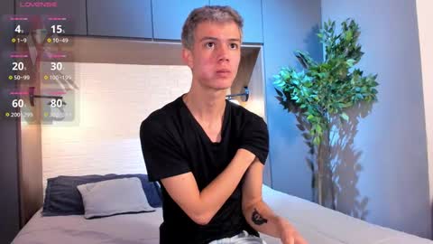 Snapshot of nick_torn chatting on October 23, 12:41 pm Nick online show from October 23, 12:41 pm