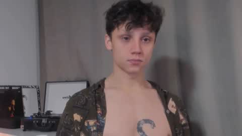 Snapshot of nicky_neal chatting on December 14, 1:17 am Nicky Neal online show from December 14, 1:17 am