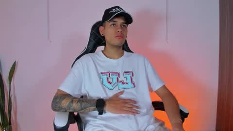 Snapshot of nickyblazze_ chatting on October 10, 12:10 pm Nicky  online show from October 10, 12:10 pm
