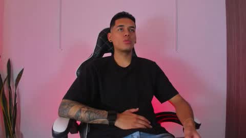 Snapshot of nickyblazze_ chatting on September 30, 8:12 pm Nicky  online show from September 30, 8:12 pm