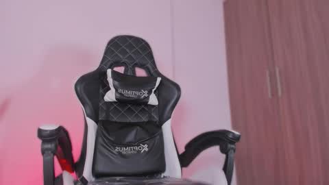 Snapshot of nickyblazze_ chatting on October 18, 2:44 pm Nicky  online show from October 18, 2:44 pm