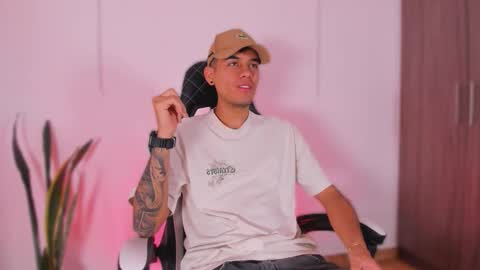Snapshot of nickyblazze_ chatting on October 23, 1:03 pm Nicky  online show from October 23, 1:03 pm