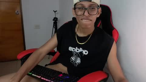 niklaus_wolf online show from April 3, 5:37 am