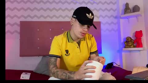 Snapshot of noah_coleman__ chatting on January 4, 12:16 am NOAH  online show from January 4, 12:16 am