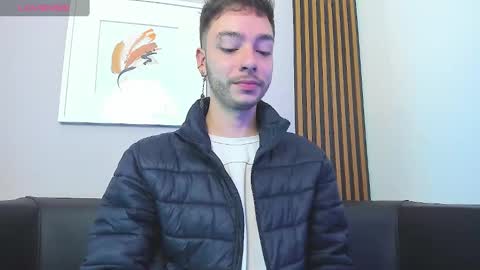 Snapshot of noah_ricci_ chatting on December 2, 12:16 pm    online show from December 2, 12:16 pm