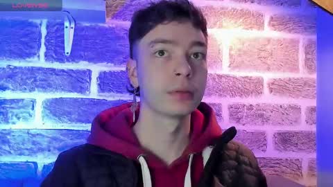 Snapshot of noah_ricci_ chatting on September 16, 12:39 pm    online show from September 16, 12:39 pm