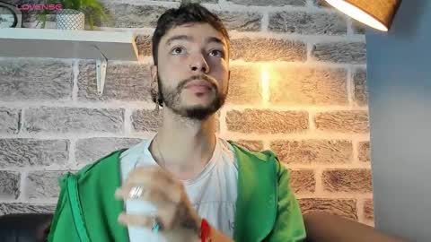 Snapshot of noah_ricci_ chatting on September 11, 12:37 pm    online show from September 11, 12:37 pm