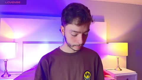 Snapshot of noah_ricci_ chatting on October 7, 12:42 pm    online show from October 7, 12:42 pm
