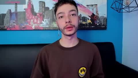 Snapshot of noah_ricci_ chatting on December 10, 12:05 pm    online show from December 10, 12:05 pm
