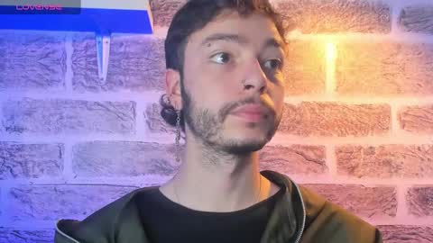 Snapshot of noah_ricci_ chatting on October 14, 12:34 pm    online show from October 14, 12:34 pm